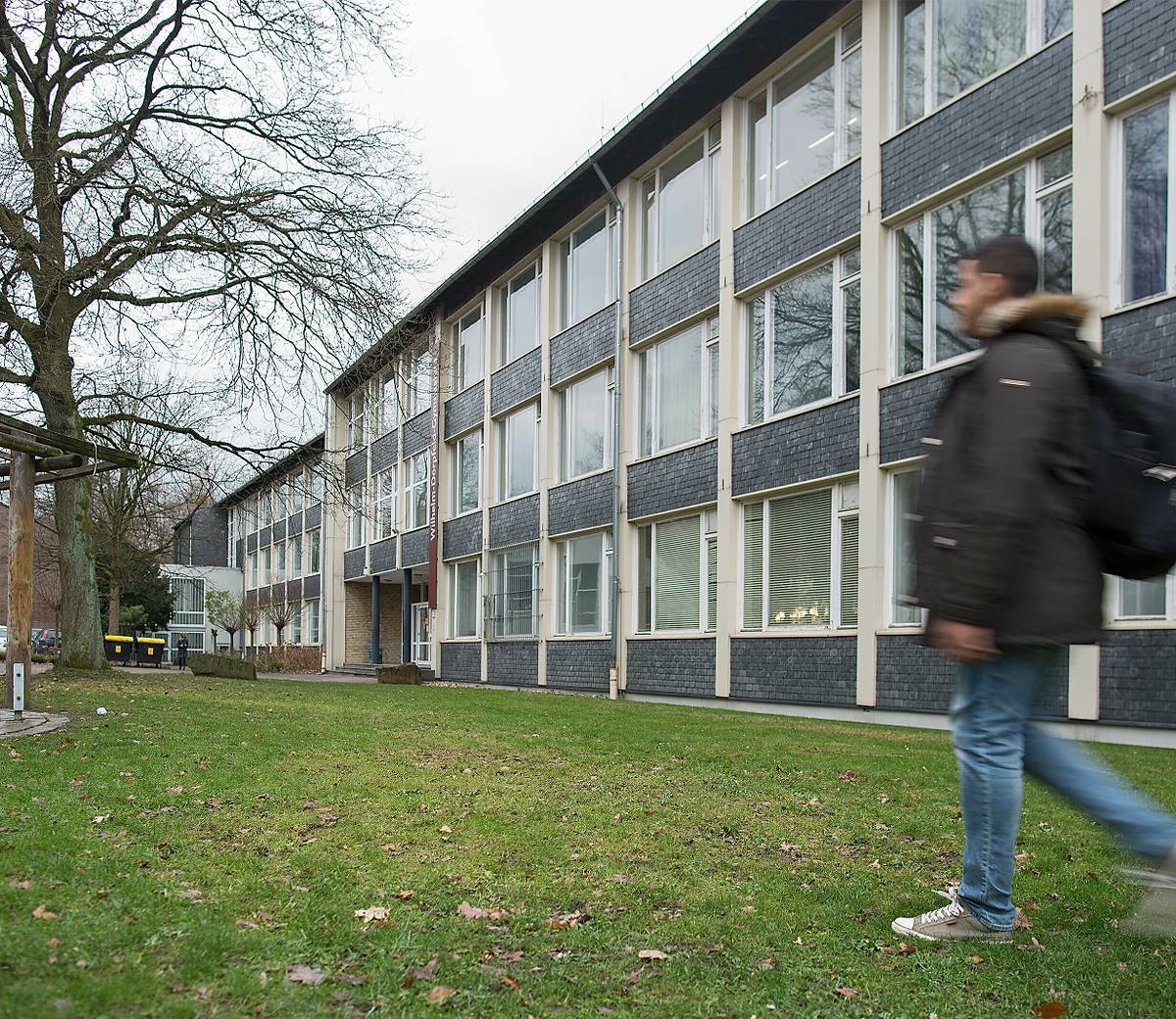  Ein Bild aus alten Tagen: Da diente die ehemalige PH noch als Ausweichquartier für das Wilhelm-Dörpfeld-Gymnasium. 