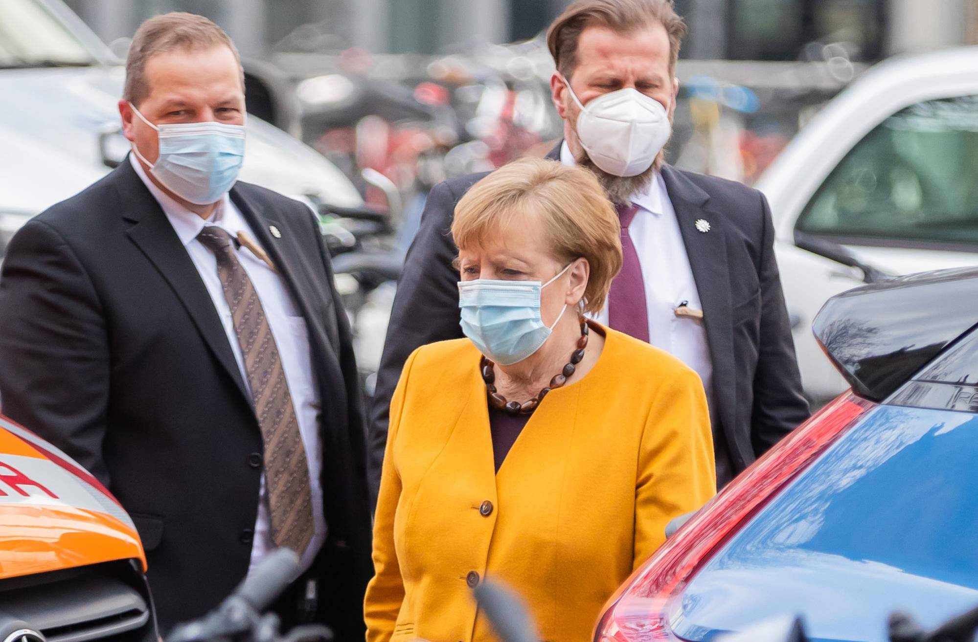  Bundeskanzlerin Angela Merkel (CDU) kommt an, um im Bundestag bei einer Regierungsbefragung die Fragen der Bundestagsabgeordneten zu beantworten. 