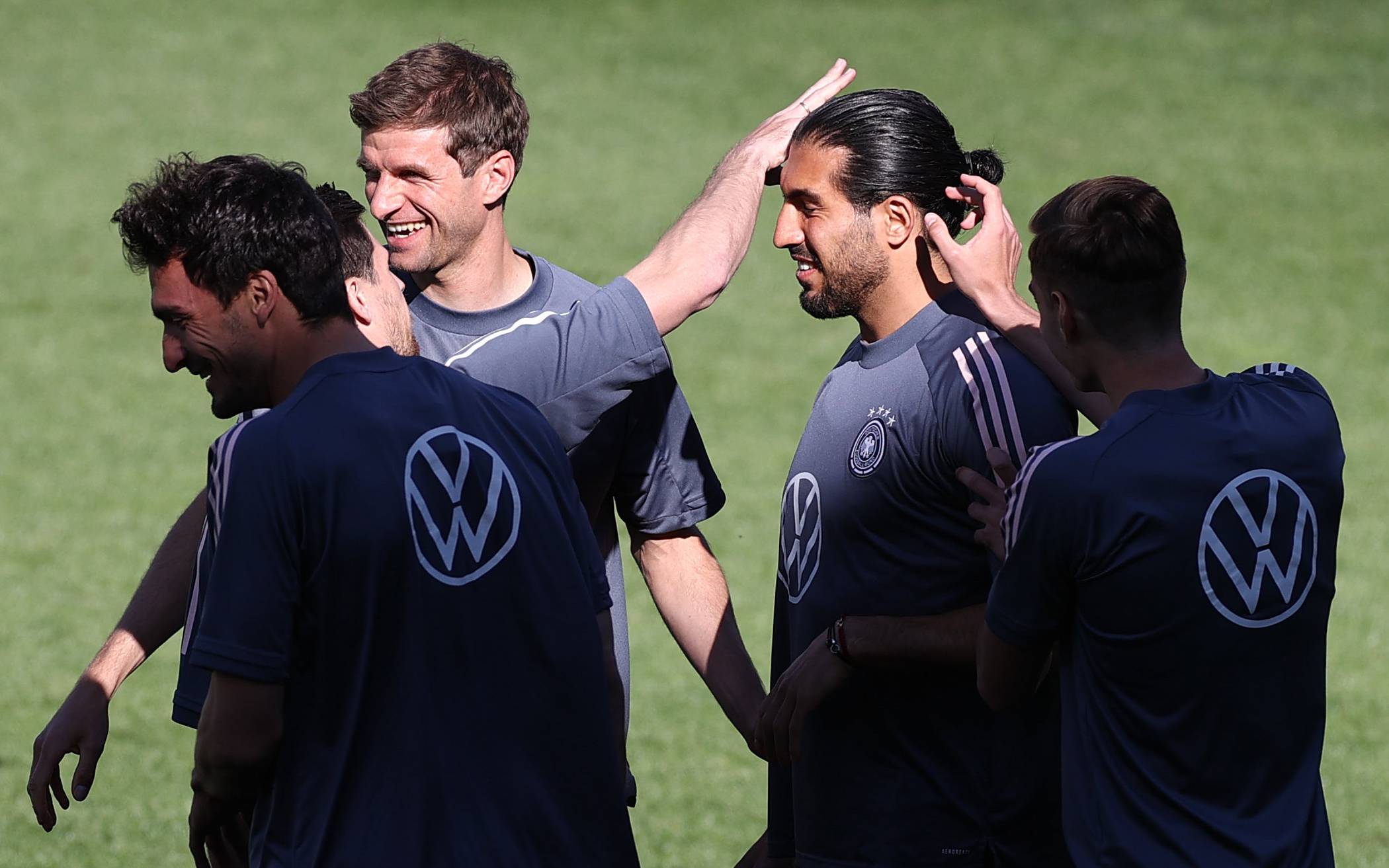  Thomas Müller (l) und Mats Hummels (l.u.) dürfen wieder für Deutschland spielen. 