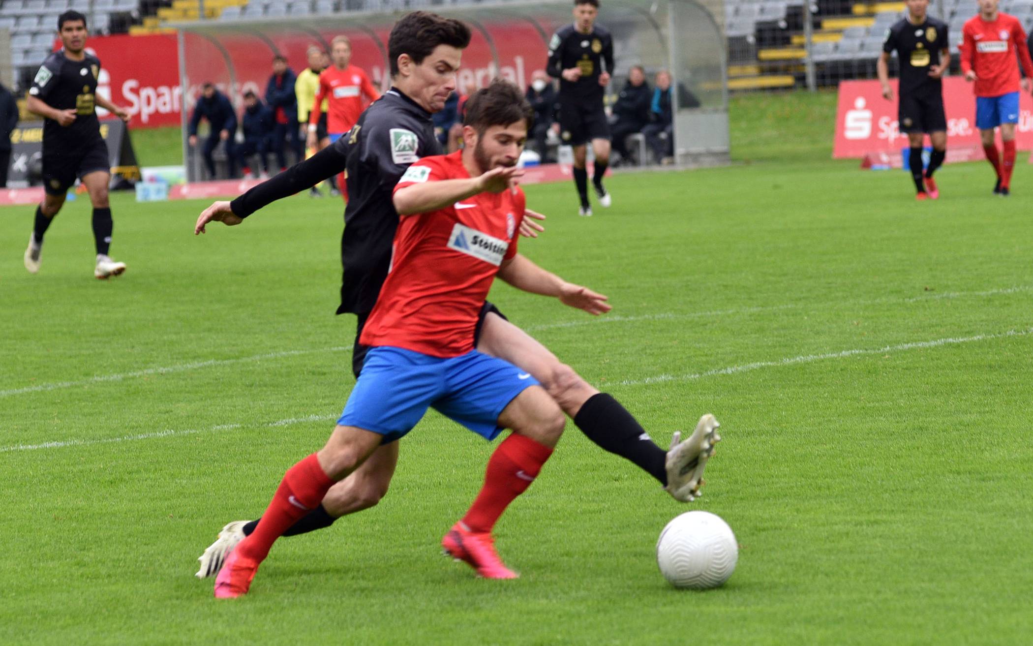  Joelle Tomczak kam aus der eigenen A-Jugend und brachte es in der abgelaufenen Spielzeit auf 16 Einsätze für den WSV. Sein Vertrag wurde verlängert. 