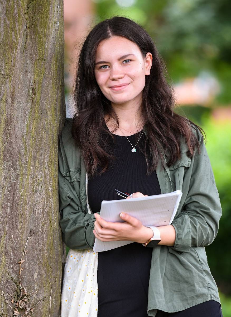  Anna Schütz ist 17 Jahre alt und besucht das Michael-Ende-Gymnasium in St. Tönis.  