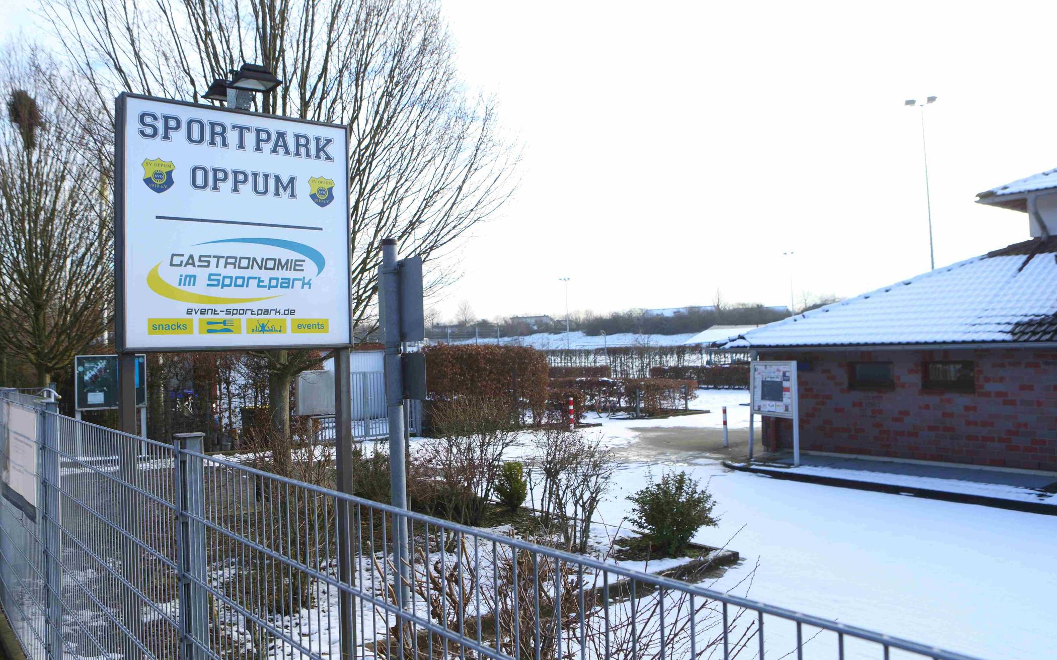  Der Schnee ist geschmolzen: Der KFC darf beim SV Oppum ein Probetraining durchführen. 