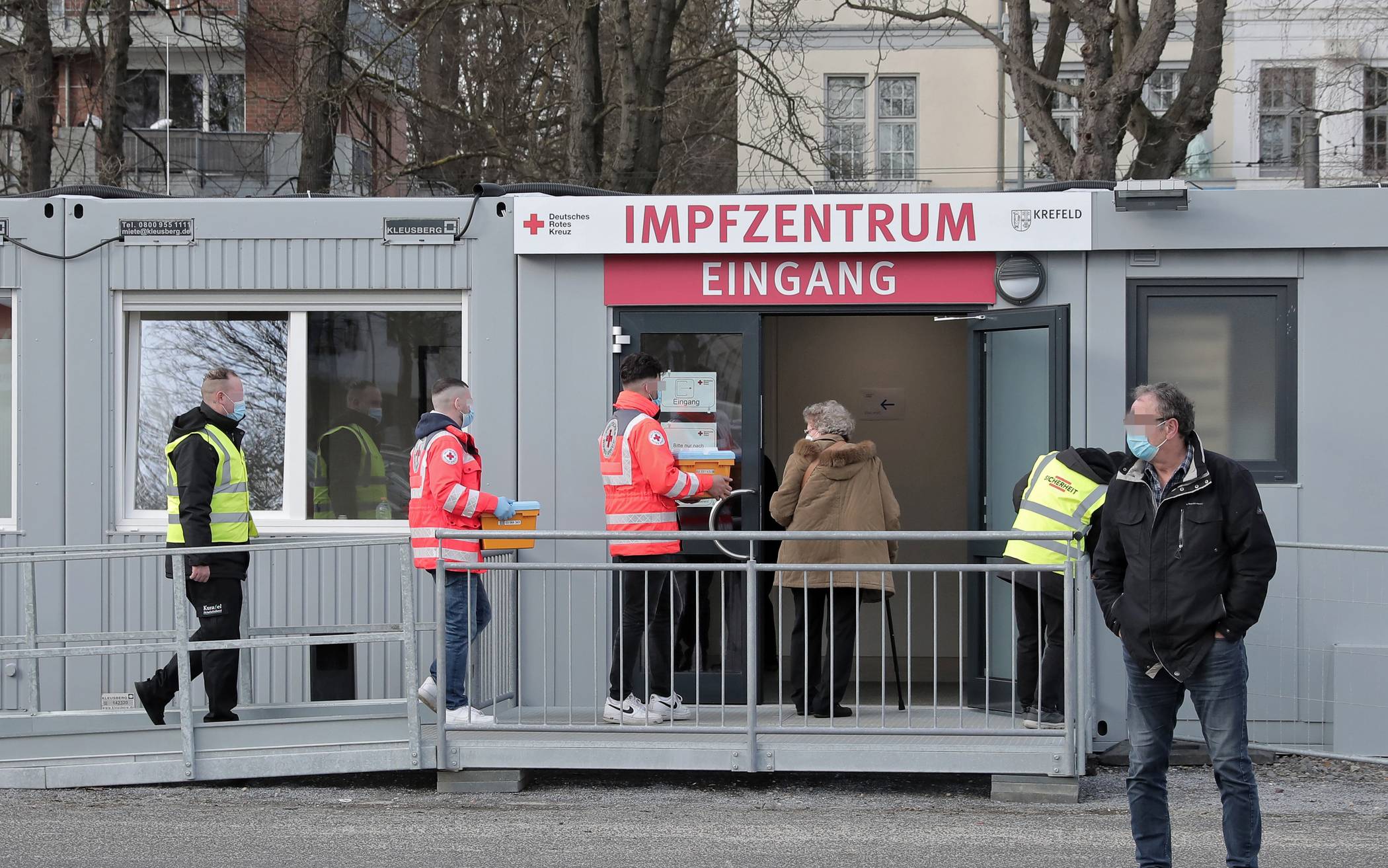  Im Impfzentrum am Sprödentalplatz gibt es derzeit nicht für alle Krefelder der Jahrgänge 1944 und 1945 einen Impftermin. 