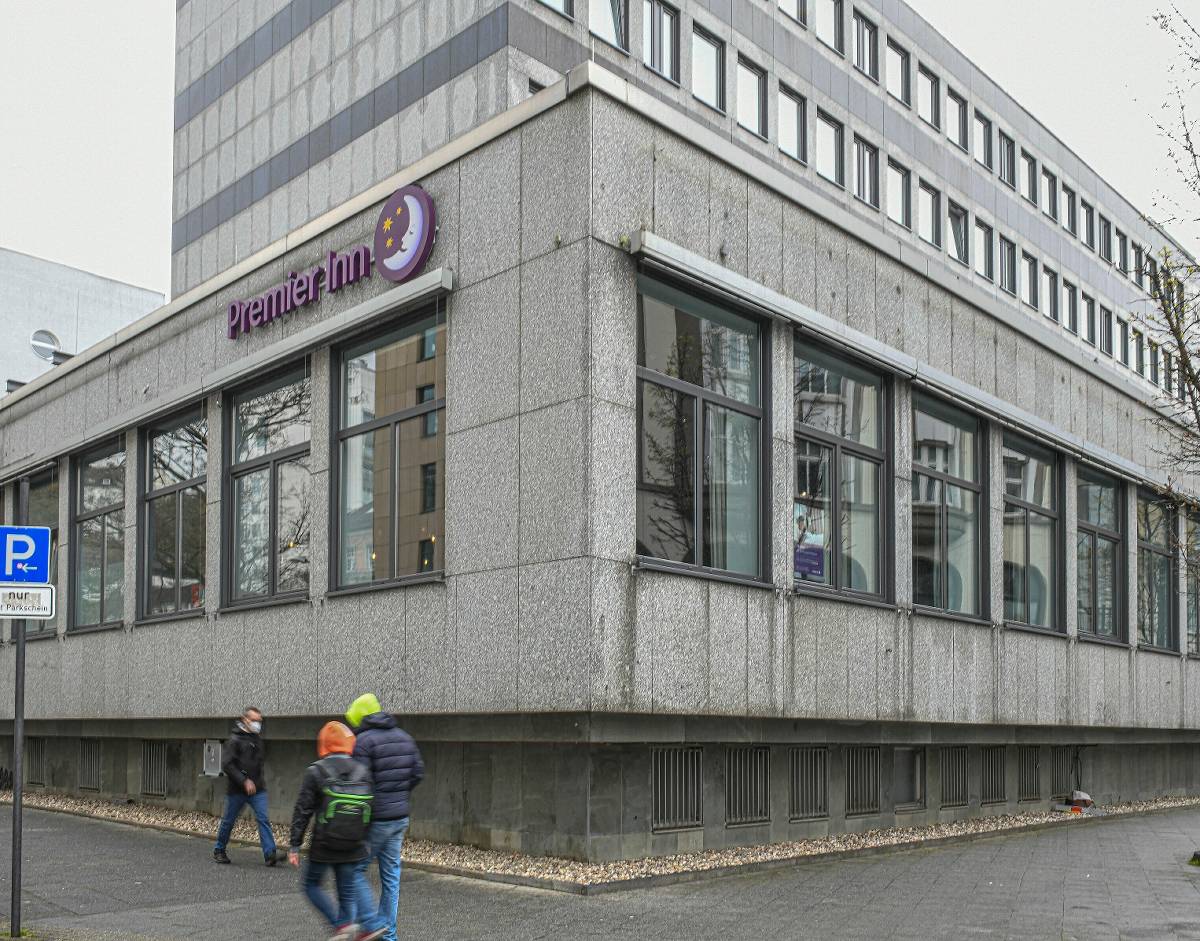  Das Ninety Nine ist Geschichte, am Freitag eröffnet das Hotel Premier Inn in der ehemaligen Dresdner Bank am Kasinokreisel. 