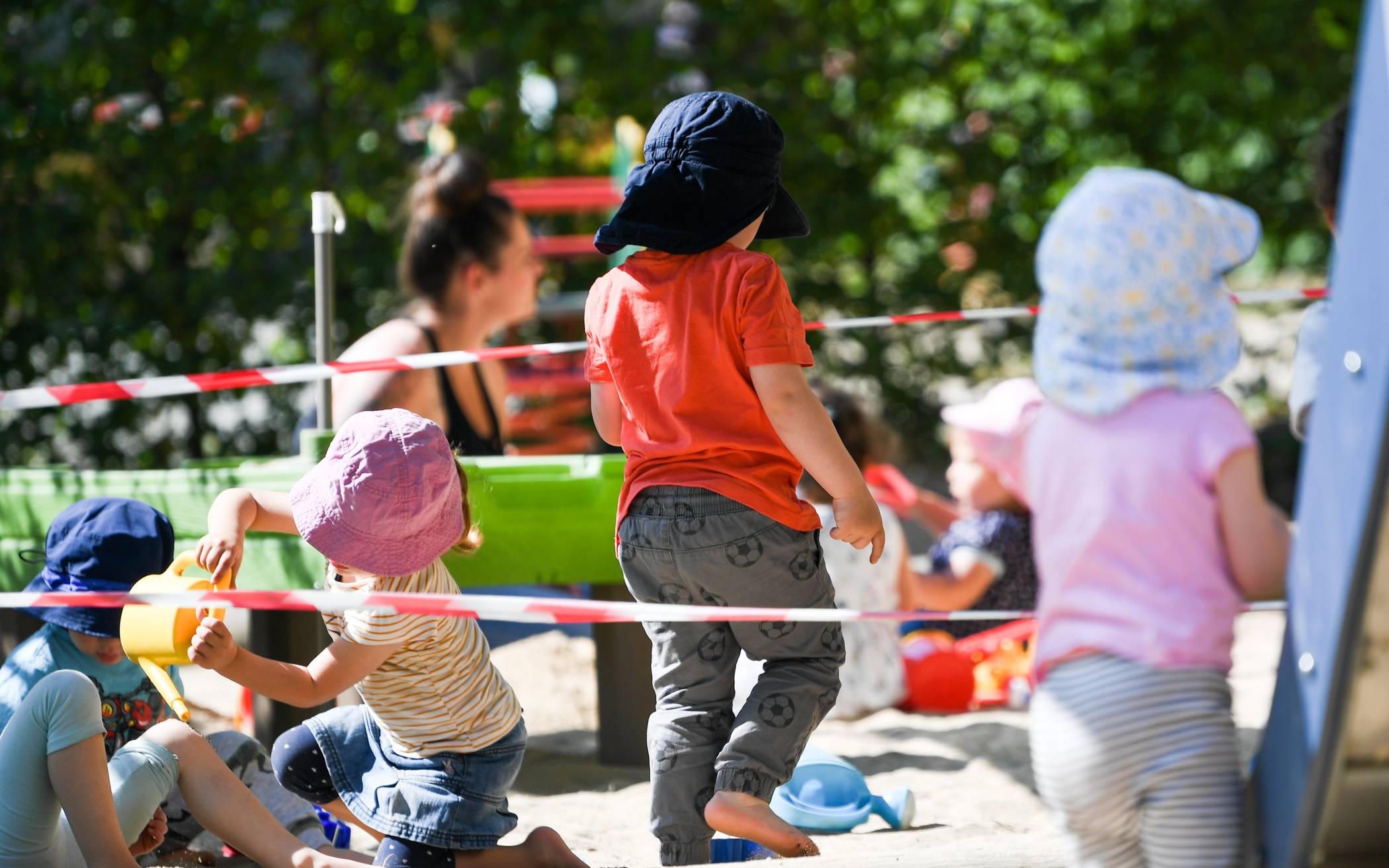  Auf Spielplätzen in NRW gilt grundsätzlich keine Maskenpflicht mehr. 