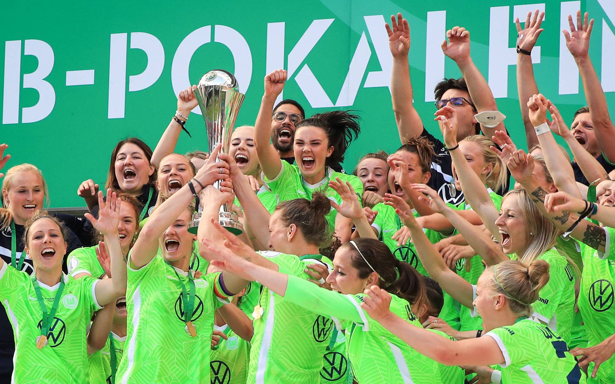  In diesem Jahr haben die Fußballerinnen des VfL Wolfsburg den DFB-Pokal gewonnen. In der neuen Runde darf der HSV Langenfeld als Vertreter vom Niederrhein dabeisein. 